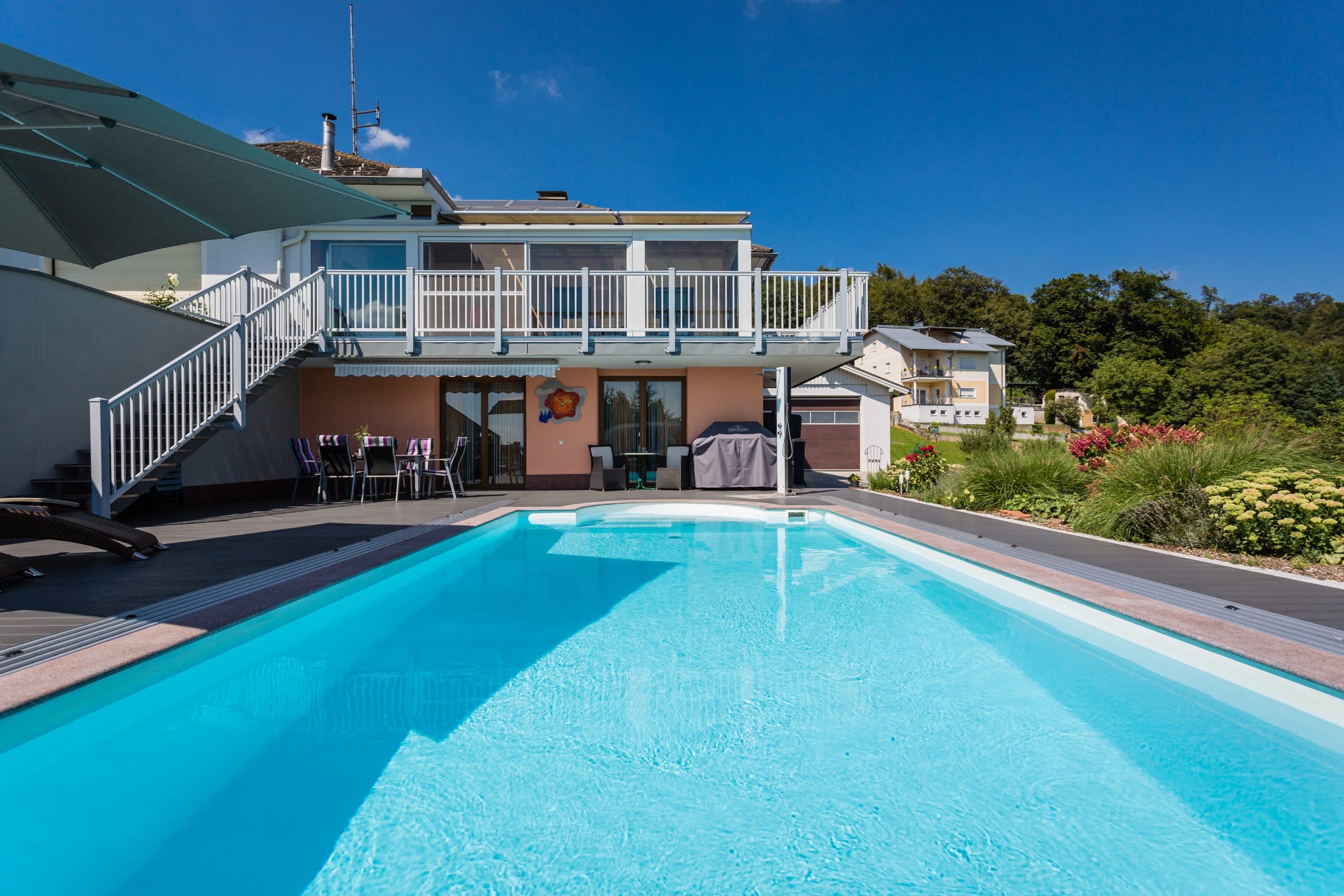 Styroporsteinbecken-Pool mit Gegenstromanlage