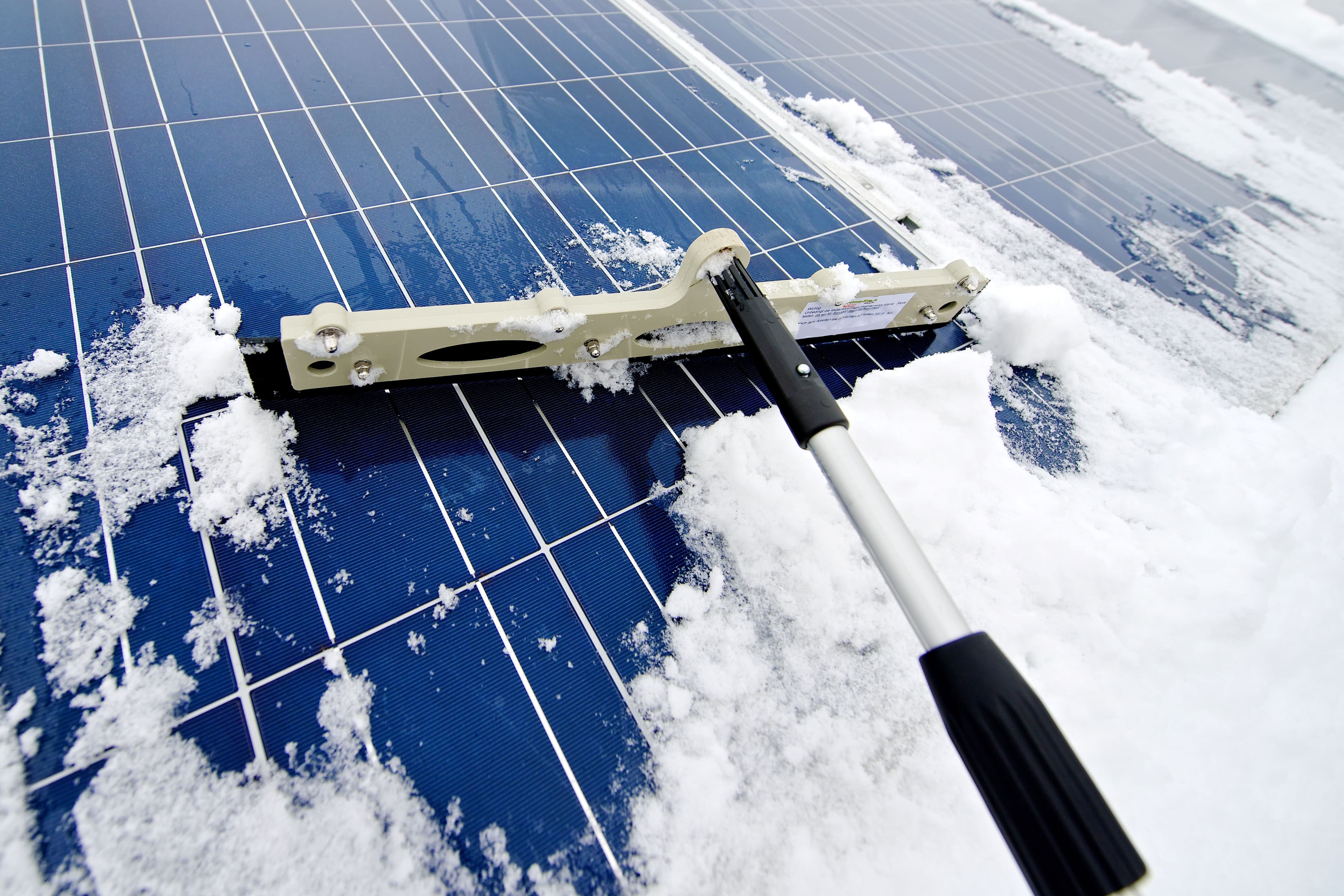 Strahlend sauber: Professionelle Reinigung von PV-Anlagen für maximale Energieernte