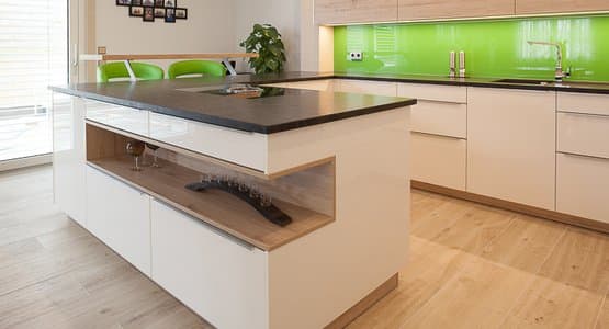 Moderne U-Küche mit Bar aus Kremsmünster Bezirk Kirchdorf