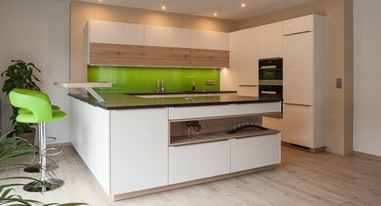 Moderne U-Küche mit Bar aus Kremsmünster Bezirk Kirchdorf