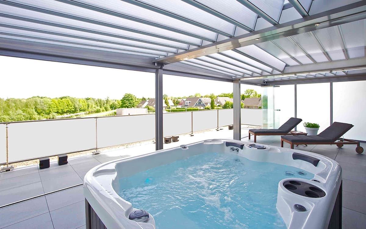 Indoor und Outdoor Whirlpool von Trendhouse