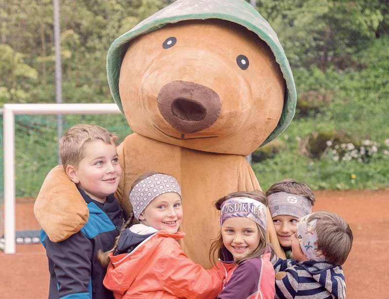 Kinder lieben das MONDI-Maskottchen Toni
