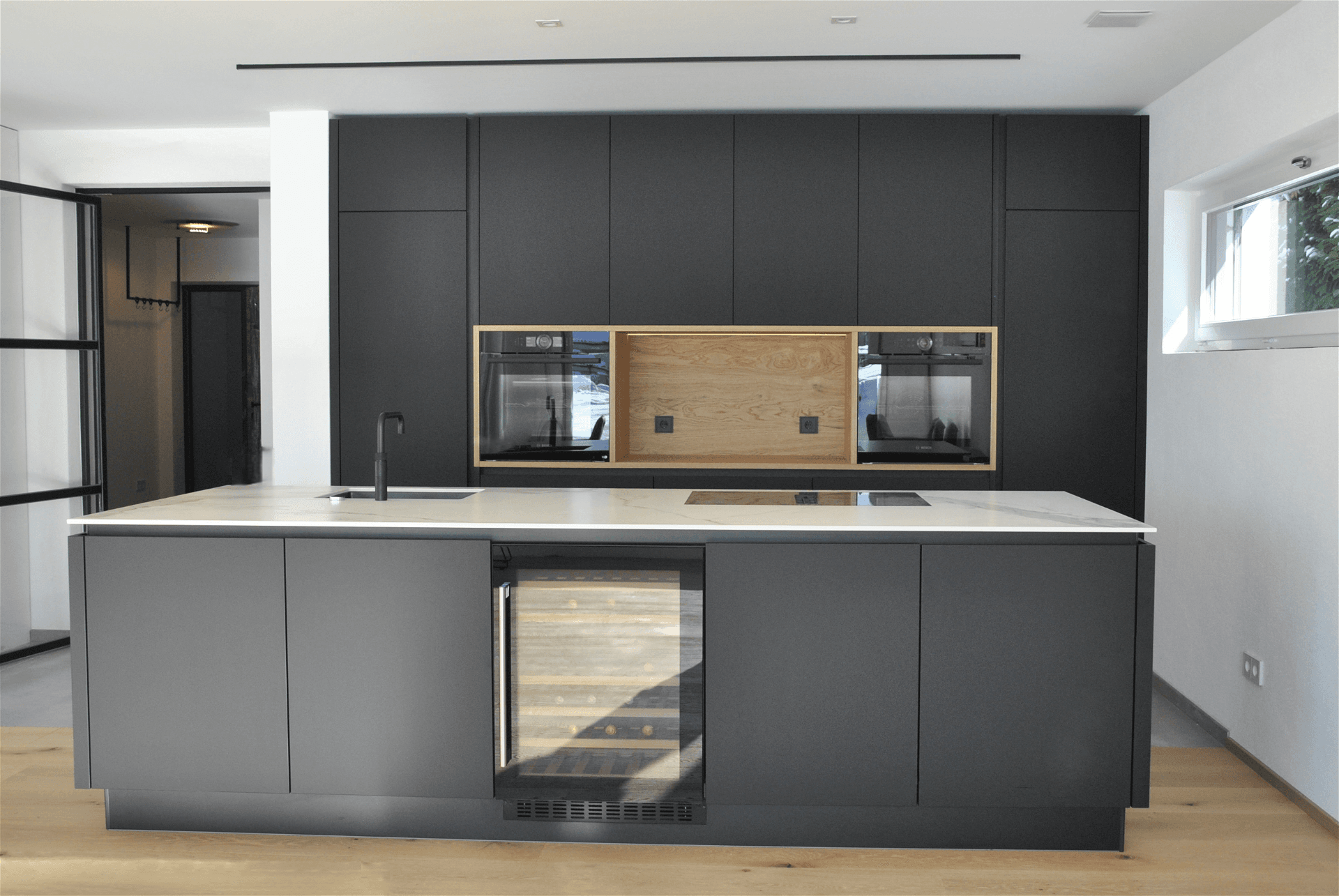 Küche mit Dunavox-Weinkühlschrank