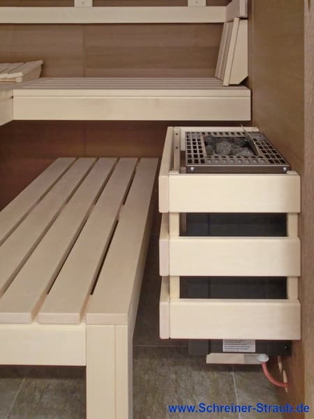 Sauna mit abgeschrägter Glasfront