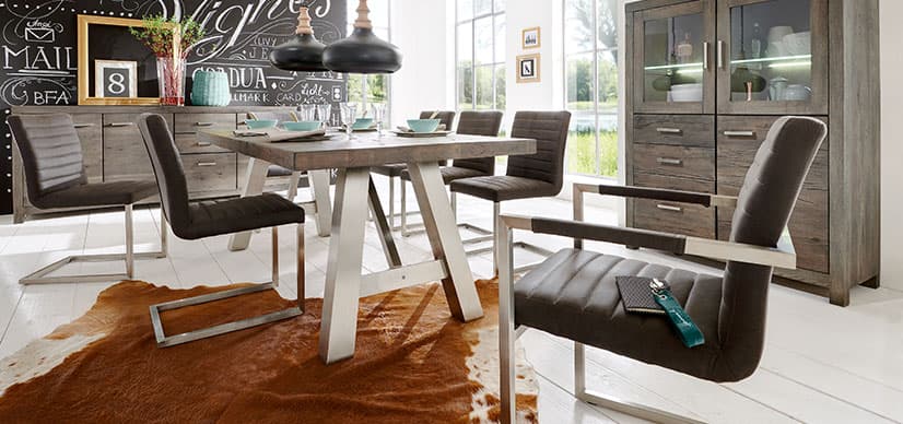 Esszimmer in der JOBST WOHNWELT in Traunreut