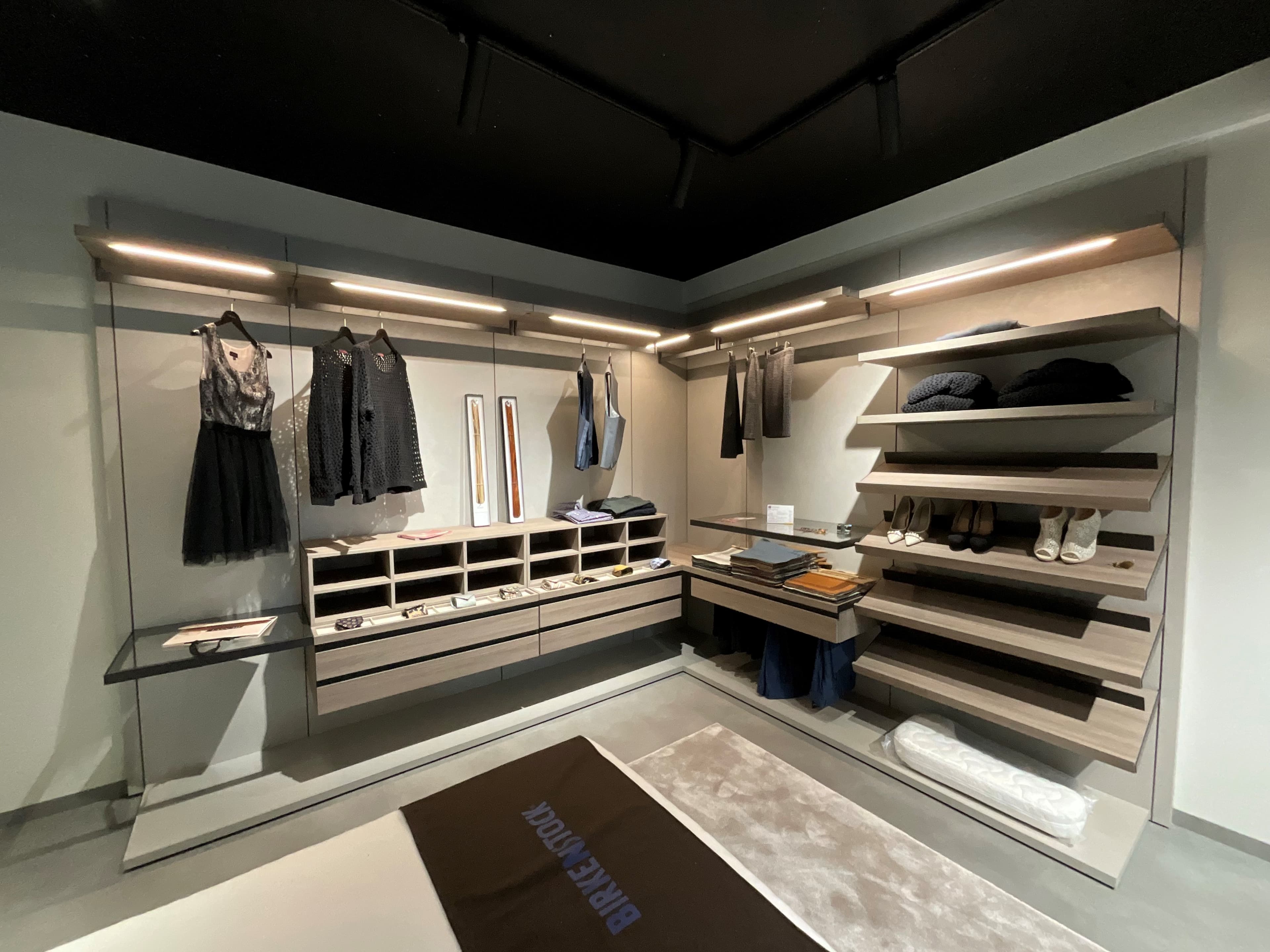 Kleiderschrank offen - SanGiacomo