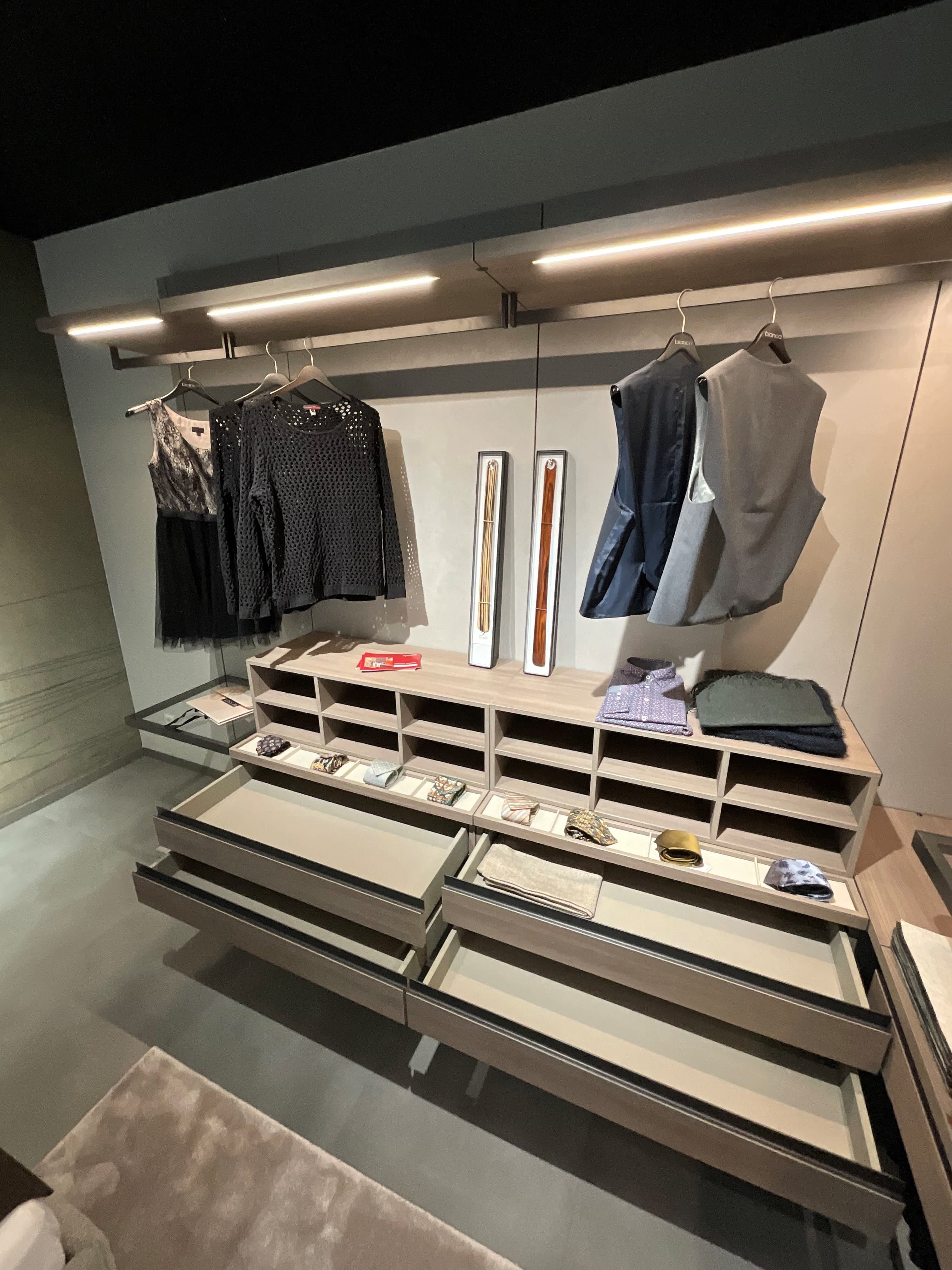Kleiderschrank offen - SanGiacomo