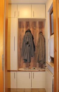 Maßgeschneiderte Vorzimmermöbel von Einrichtung & More