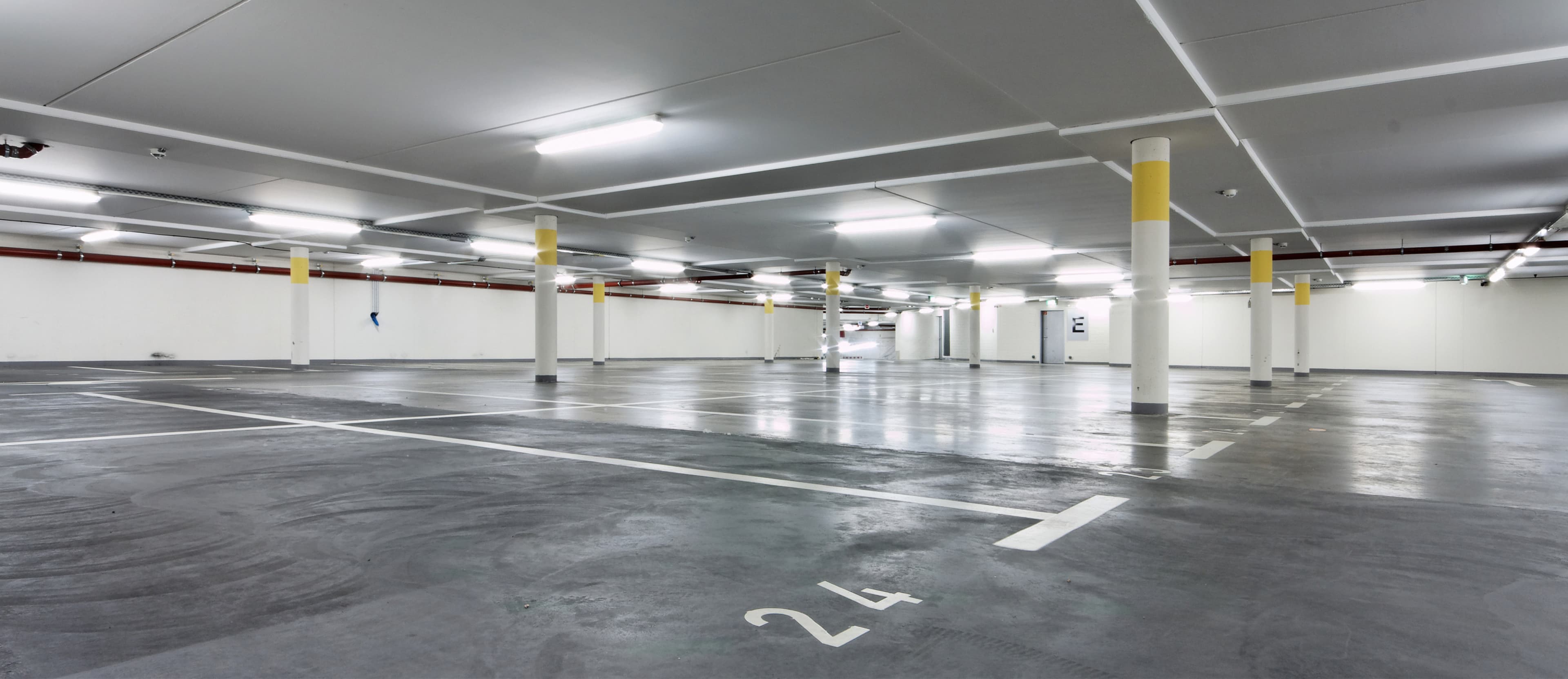 Umfassende Tiefgaragen- und Parkplatzreinigung: Sauberkeit, die Sicherheit bringt