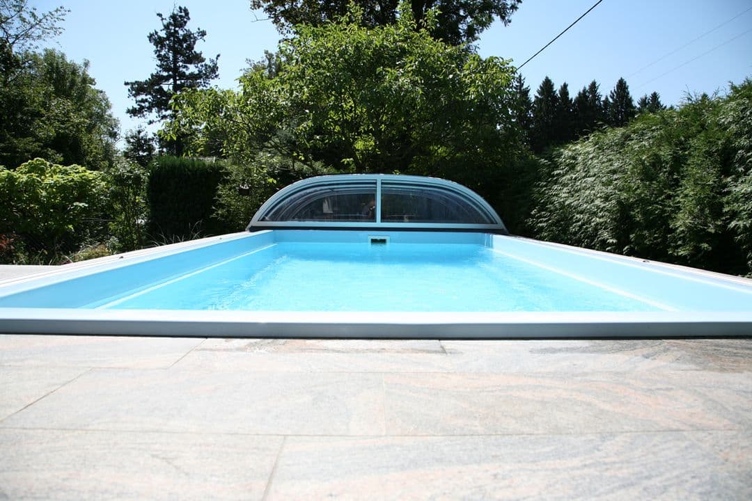 Designerpool mit Gegenstromanlage aus Linz – Modernes Schwimmvergnügen von Hytek