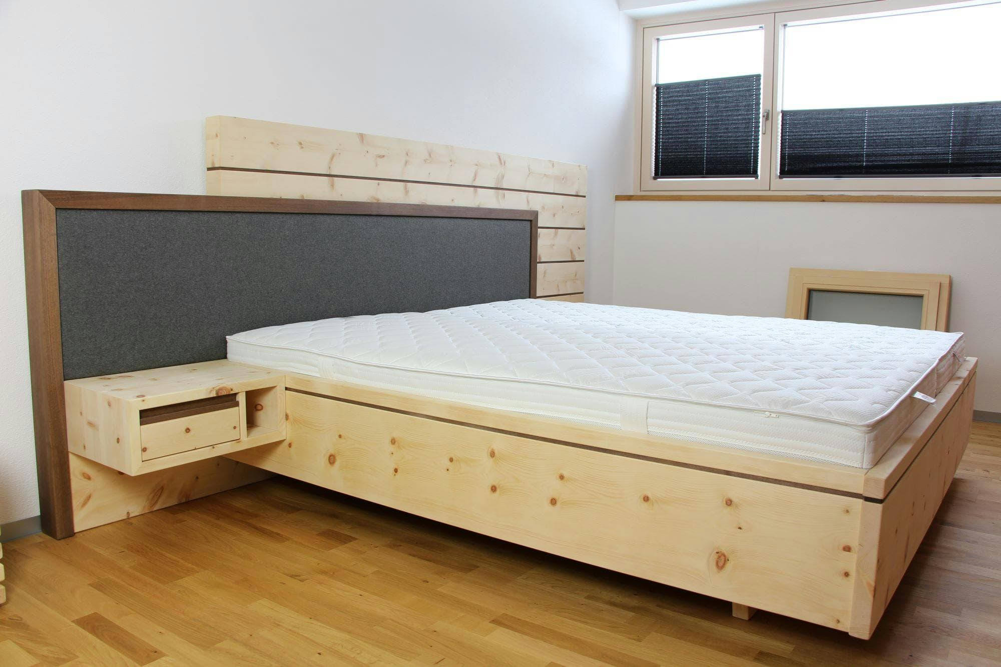 Zirbenholz Schlafzimmer aus Salzburg