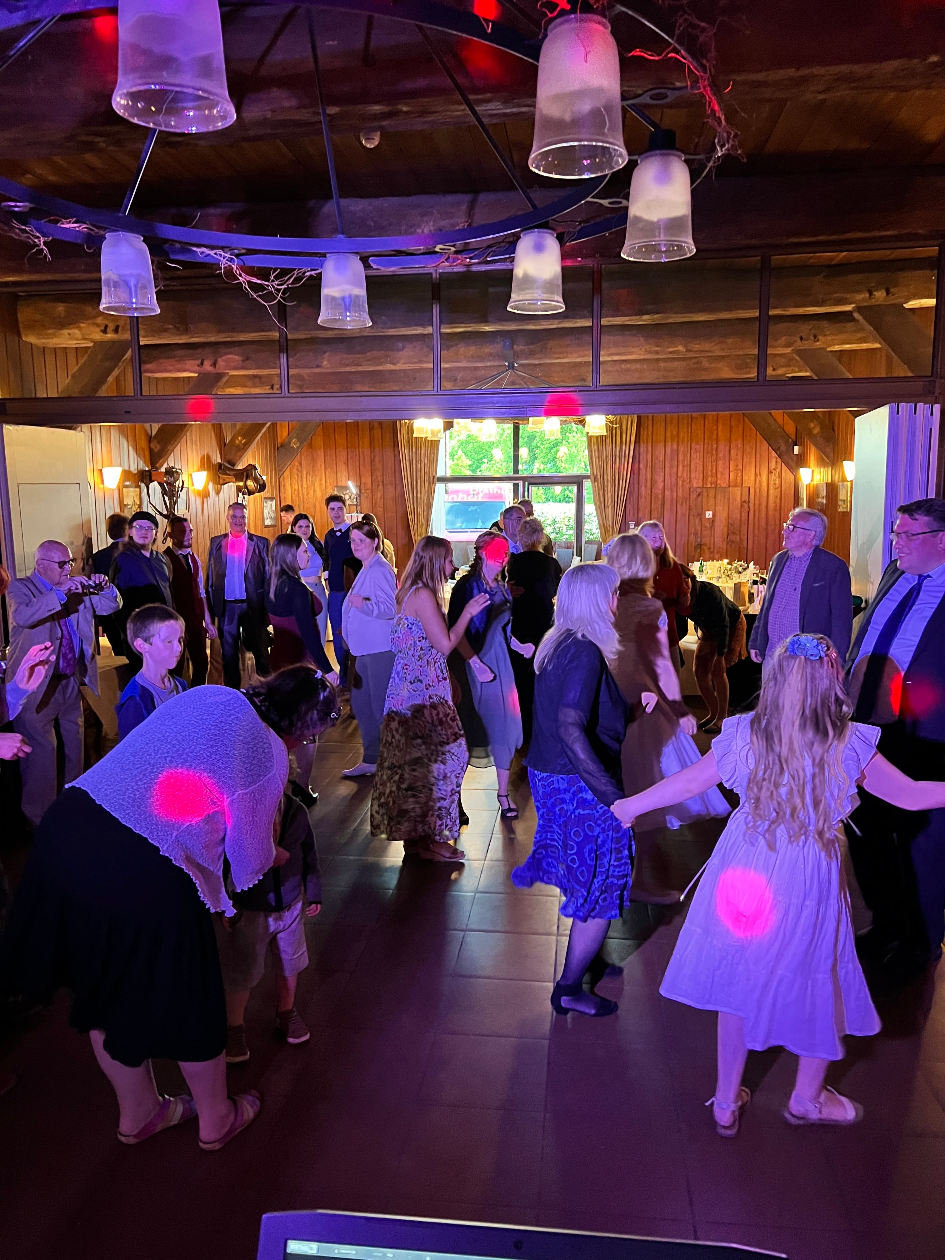 Hochzeits DJ Kiel mit eigener Technik luebeck