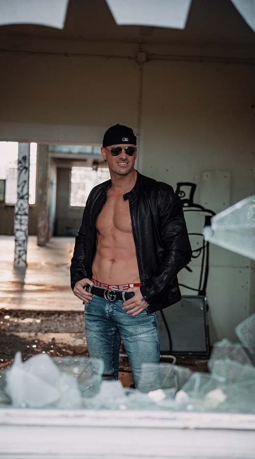 Polterabend planen? Stripper Chris bietet die beste Show in Linz
