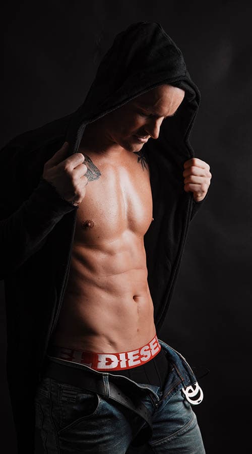 Polterabend planen? Stripper Chris bietet die beste Show in Linz