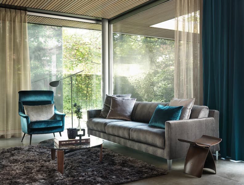 Professional interior designer for custom curtains, carpets, and decor