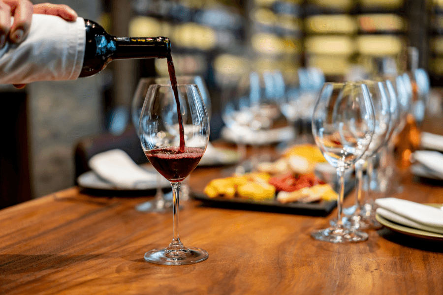 Weinmenü und Winepairing in exklusiver Weinbar