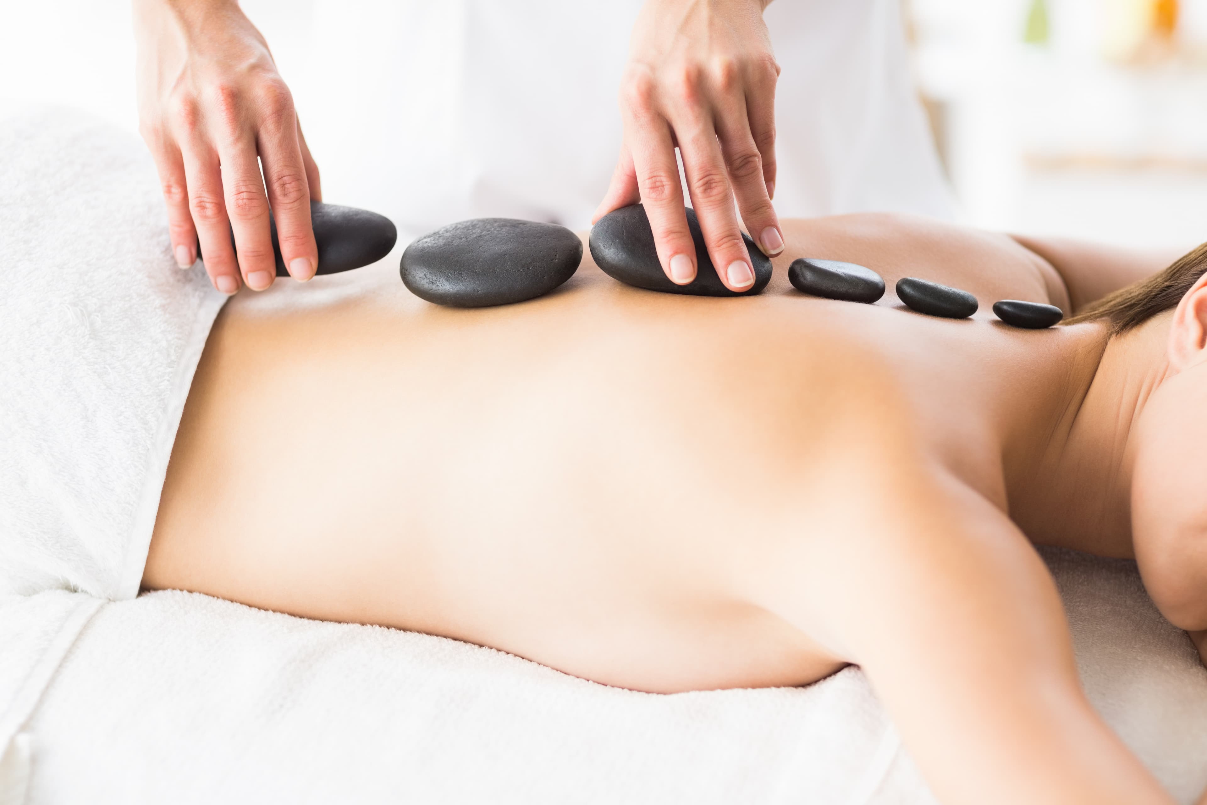 Massagen in Dorsten buchen – Hot Stone, Aromaöl und mehr