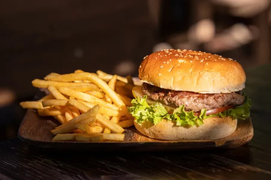 Homemade burgers in a cozy atmosphere