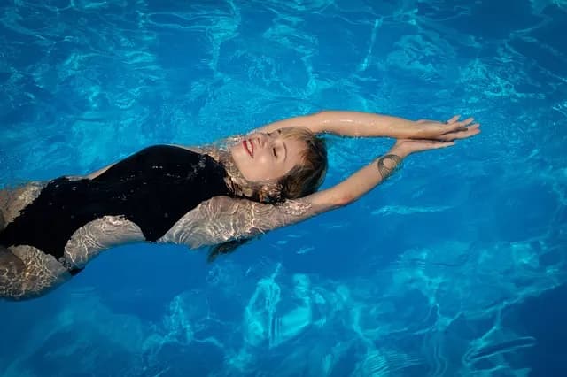 Floating Spa mit Wellness Massage für Paare privat