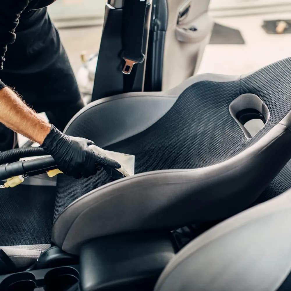 Mobile Car Care bietet eine bequeme Autoreinigung, die direkt zu Ihnen nach Hause oder ins Büro kommt – ohne Zeitaufwand und ohne Besuch einer Waschanlage.
