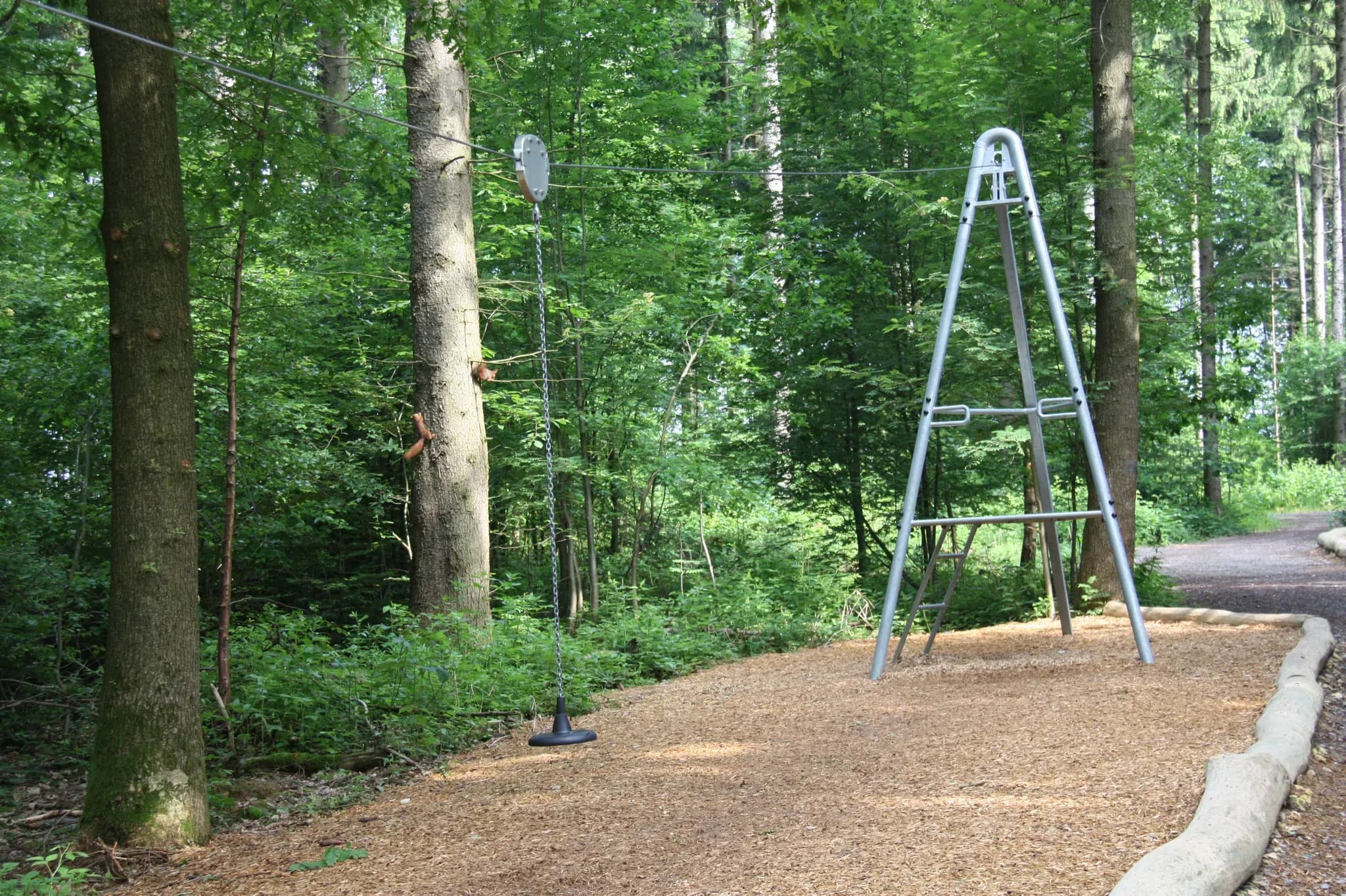 Hochwertige Outdoor-Spielgeräte für Kindergärten mit hohem Spielwert entdecken