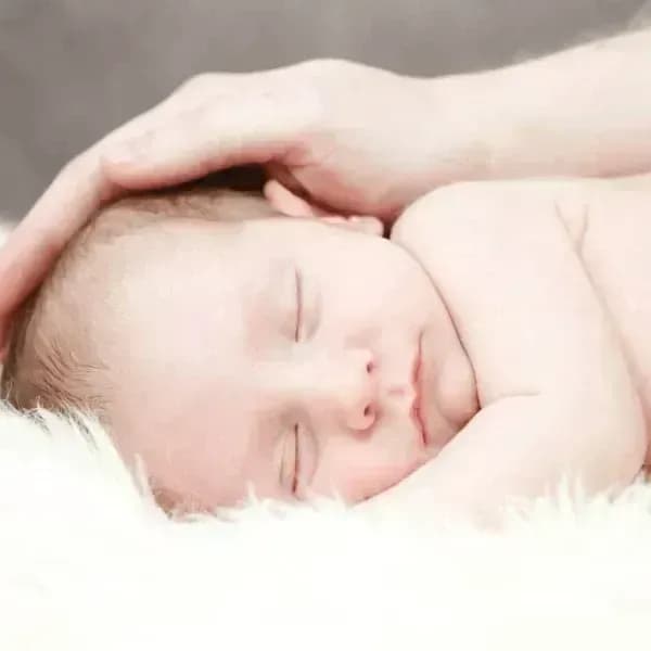 Babymassage online lernen: Entspannende Techniken mit Hebamme