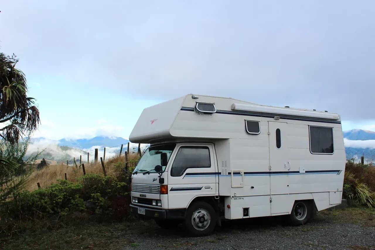 Camper enjoying an evening at a flexible camping spot near Vienna