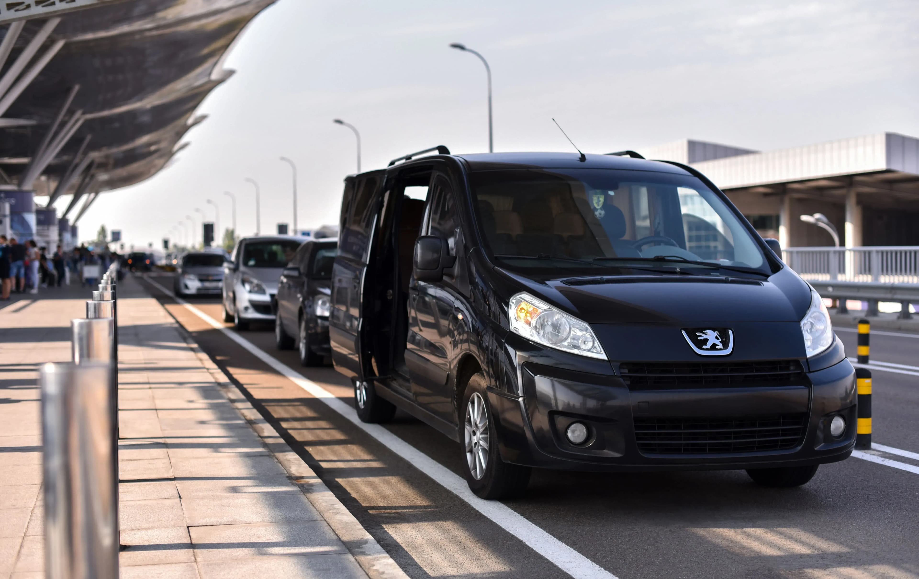 Airport City Taxi vom und zum Flughafen Wien Schwechat, Flughafentransfer 