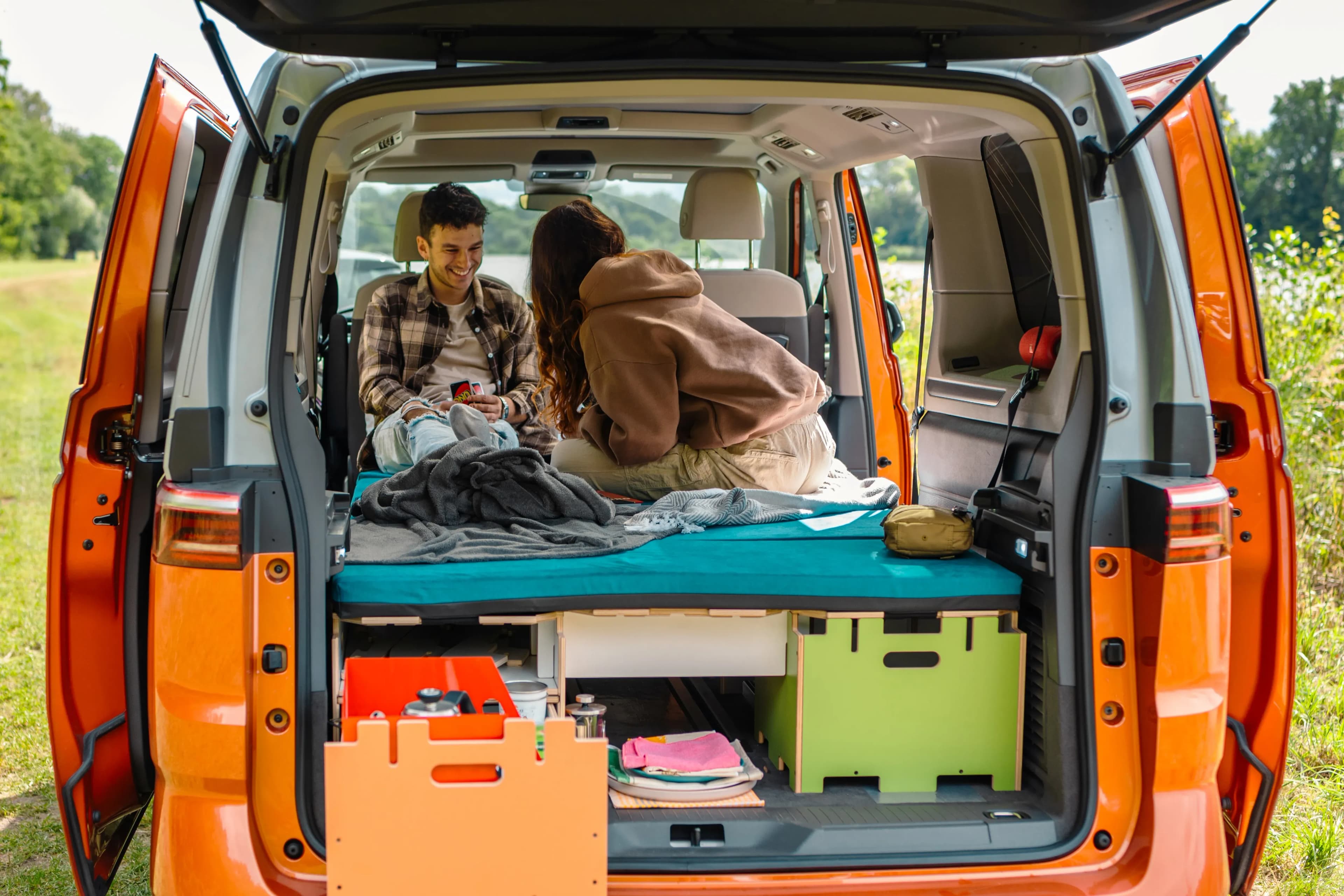 Flexibler Busausbau mit Campingboxen