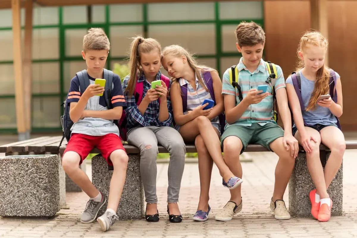 Handysucht bei Kindern - Warnsignale frühzeitig erkennen