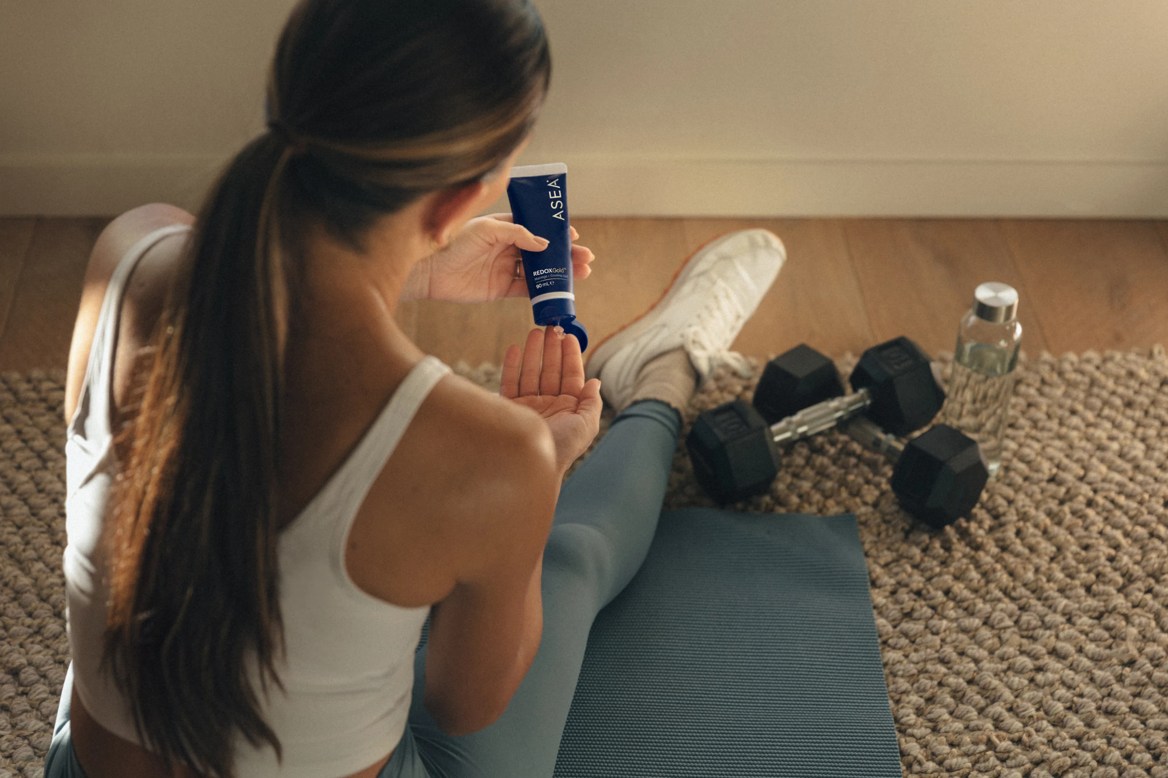 Beruhigen Sie müde Muskeln mit REDOXGold™. Unterstützt die Regeneration nach Sport oder Belastung mit Redox-Technologie & Gold – natürlich, effektiv & hautfreundlich.