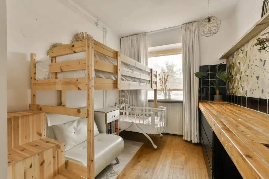 Nachhaltiges Kinderbett aus Zirbe für die ganze Familie