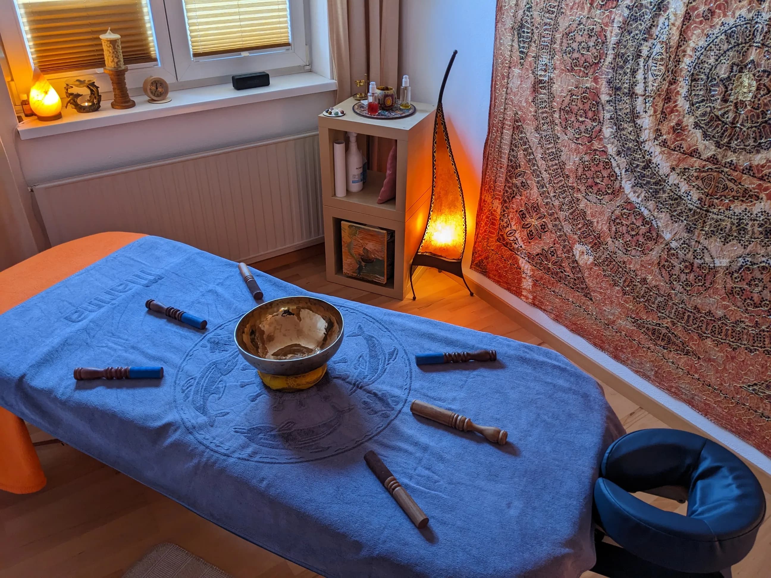 Klangschalenbehandlung mit Planetenfrequenzen