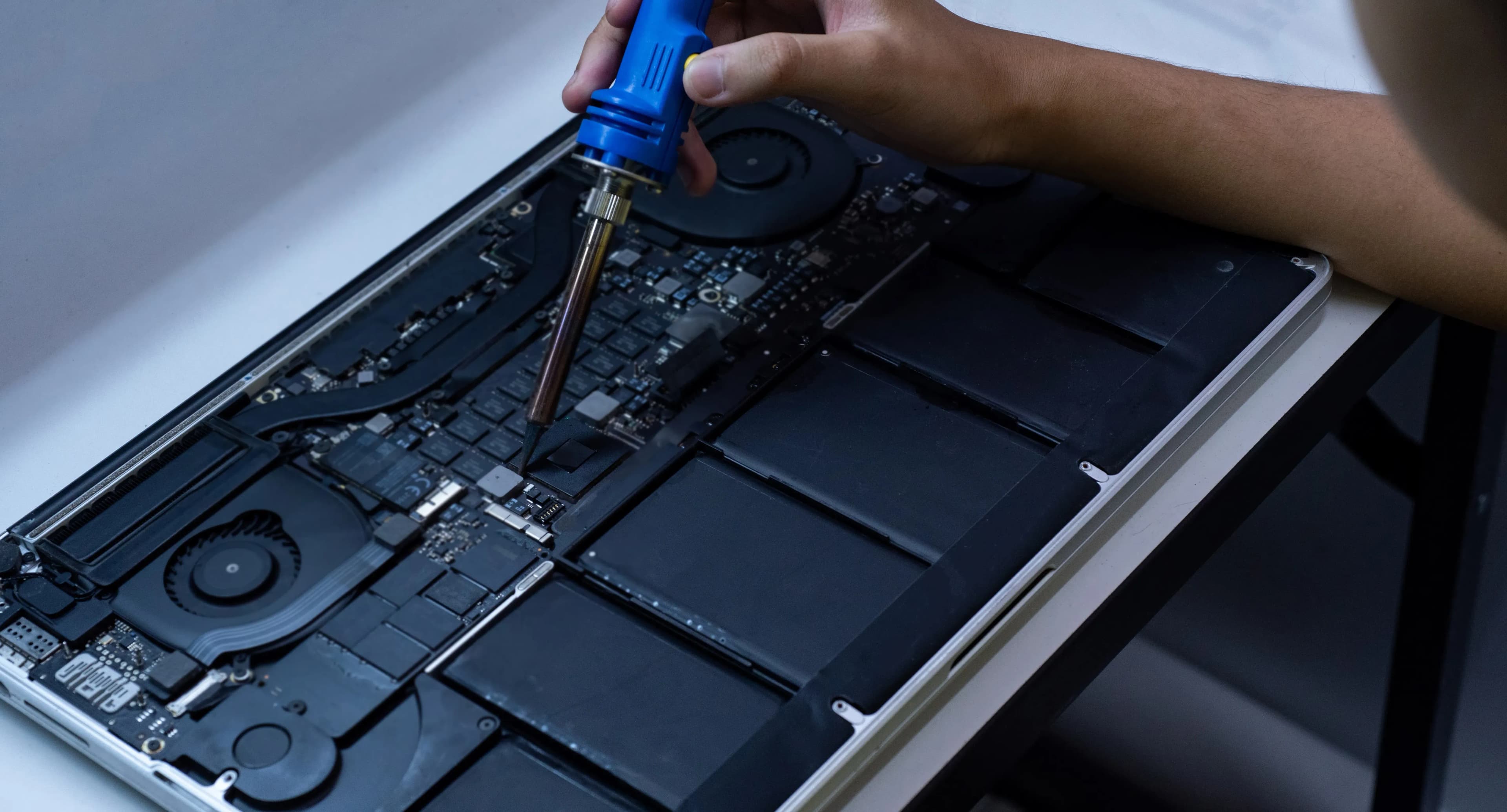 MacBook-Tastatur reparieren lassen in Linz/Urfahr – Präzision vom Profi