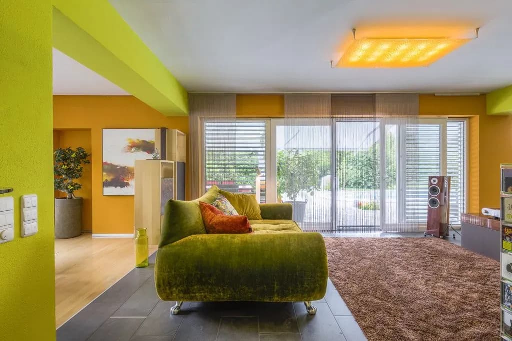 Moderne Raumgestaltung mit optimalem Lichtkonzept in Linz