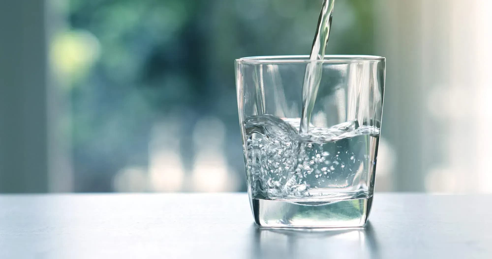 Mineralwasser oder Leitungswasser – Was ist gesünder?