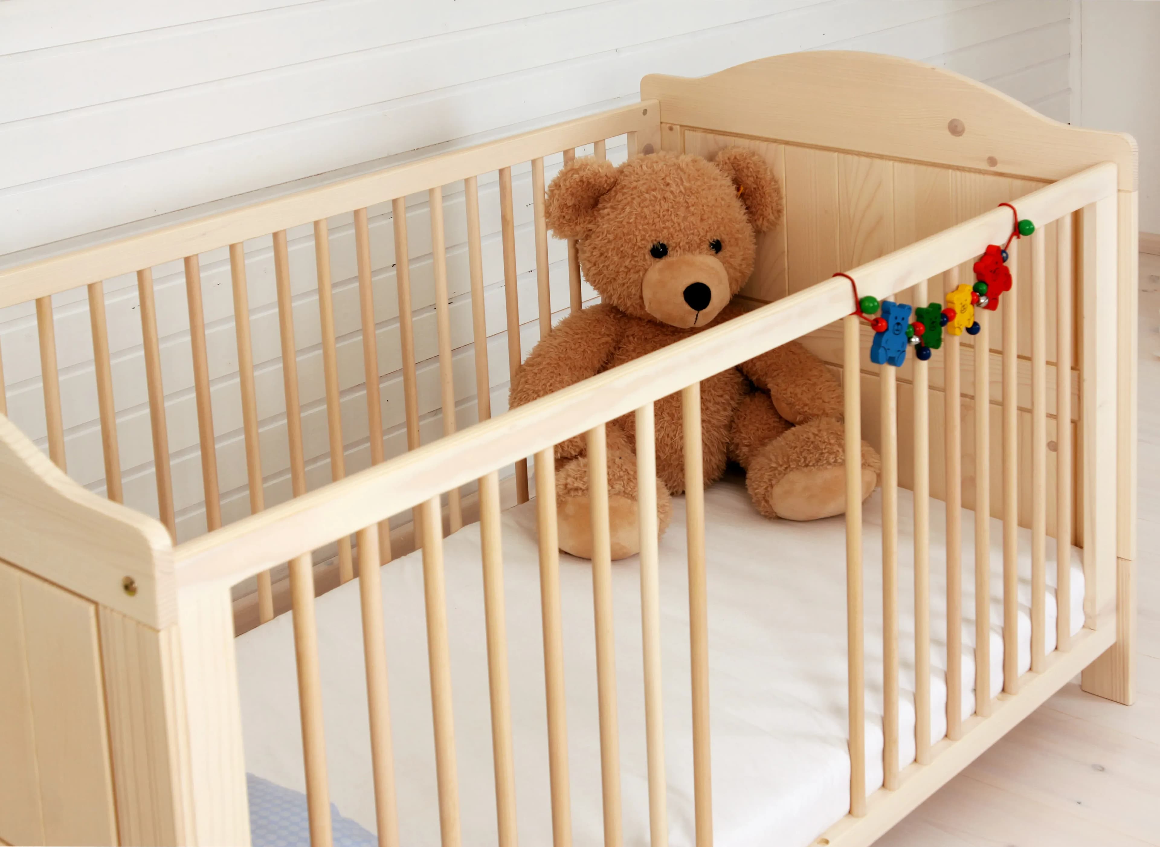 Mitwachsendes Babybett aus Zirbenholz – Jetzt bestellen