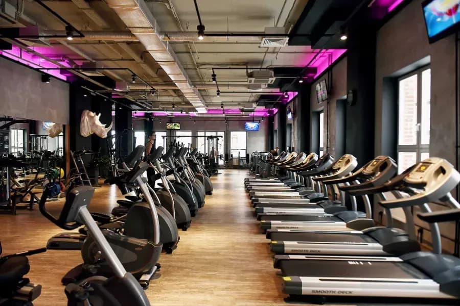 Fitnessstudio für Herz-Kreislauftraining