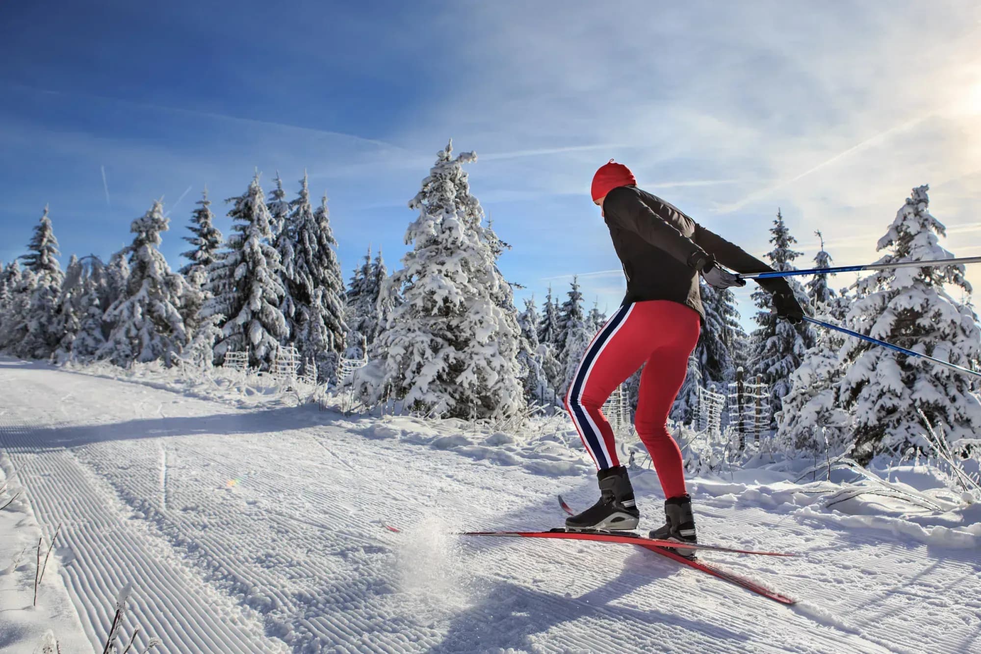 Rassi's Feriendorf Winterzauber Hütte mieten Skiurlaub Rodeln Eislaufen Wintersport