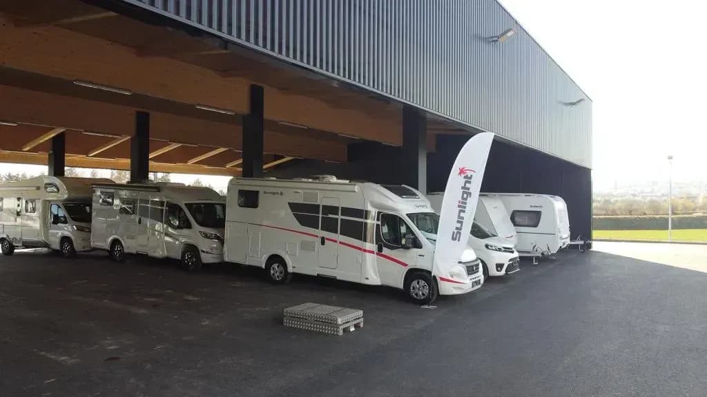 Neue Wohnmobile und Wohnwagen