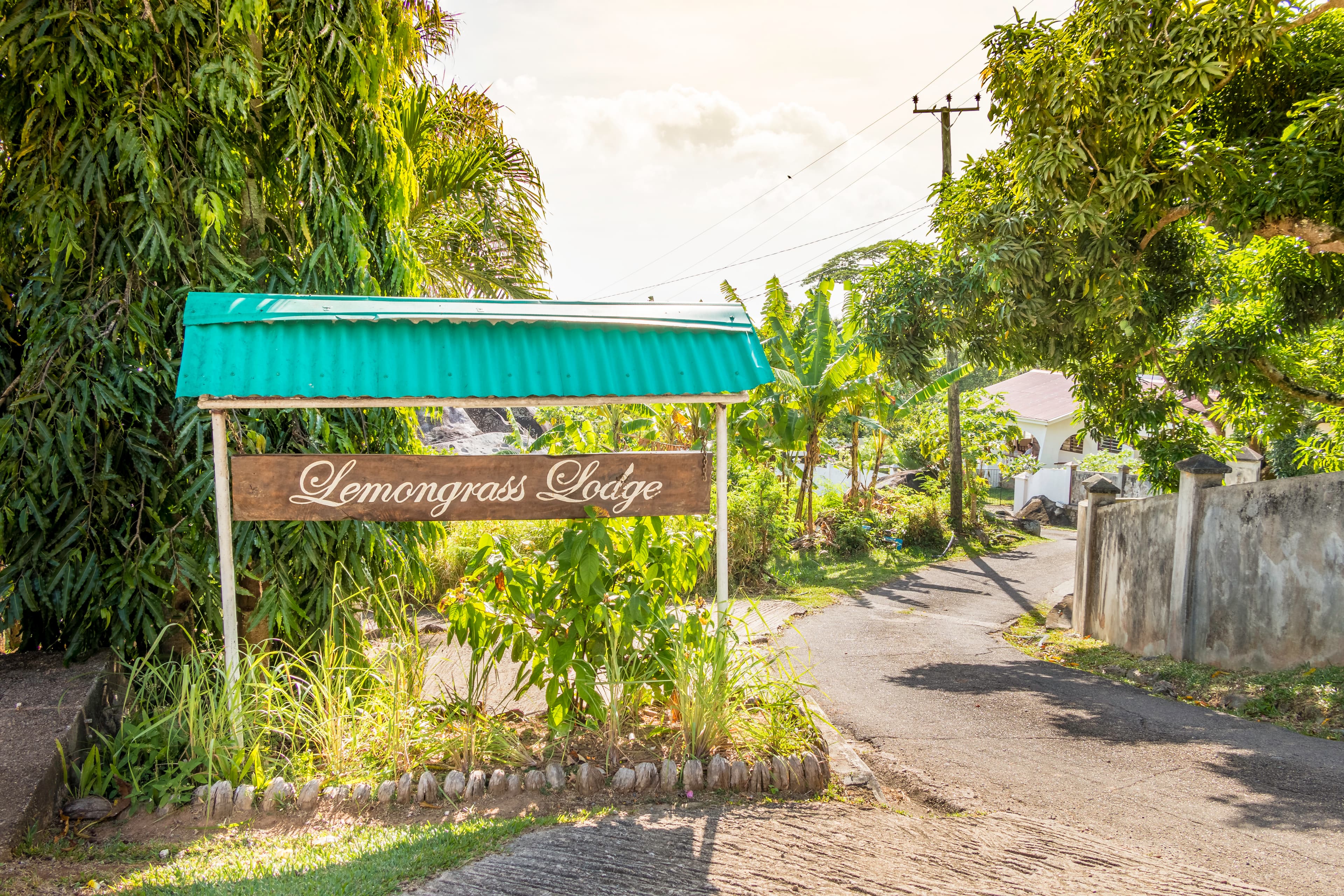 LEMONGRASS LODGE