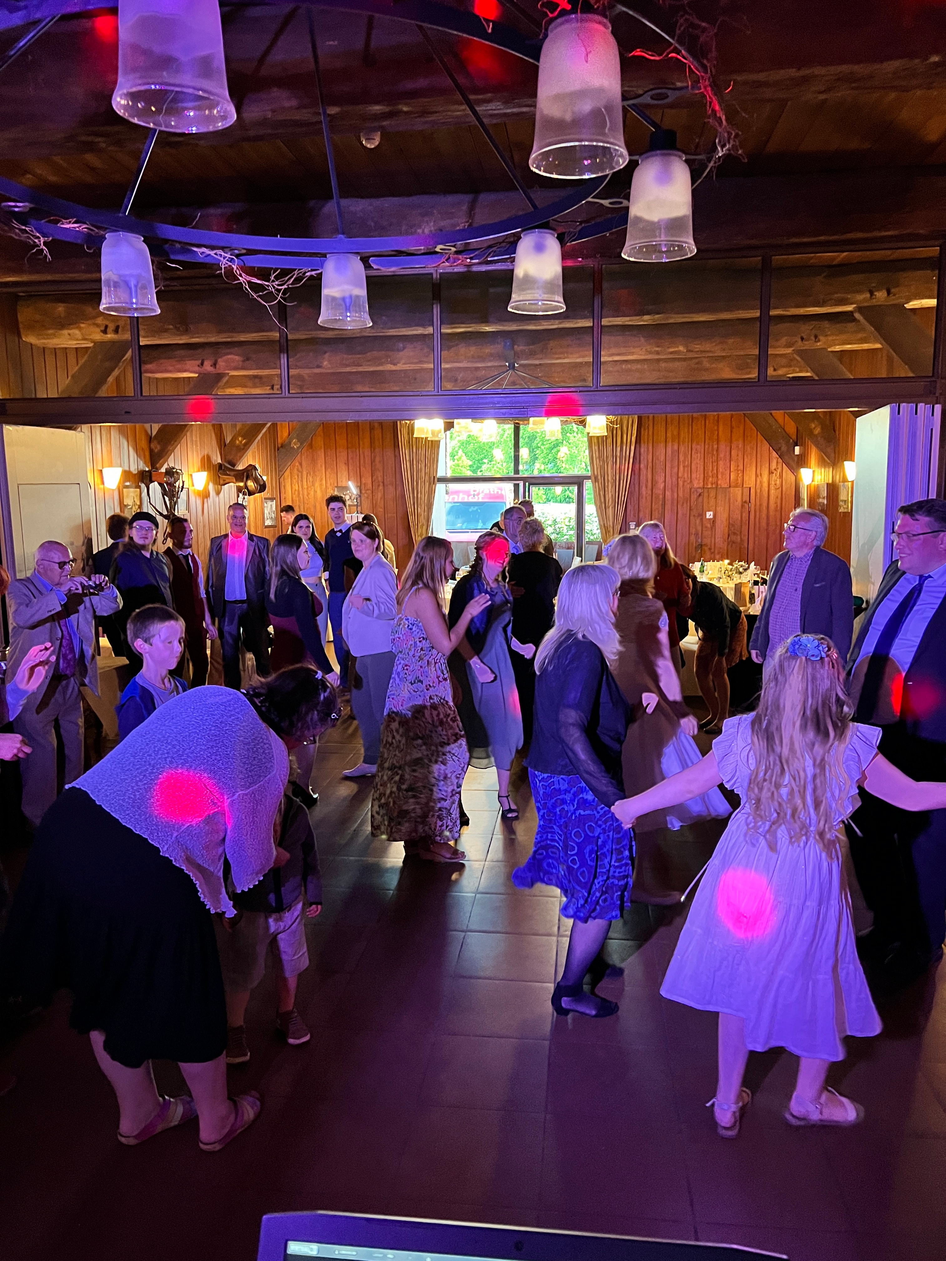 Hochzeits DJ Kiel mit eigener Technik Lübeck