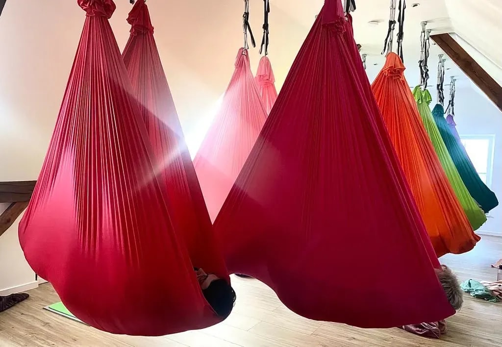 Klangreise & Meditation im Yogatuch – mit Sandra Hielscher & Jutta Imkamp