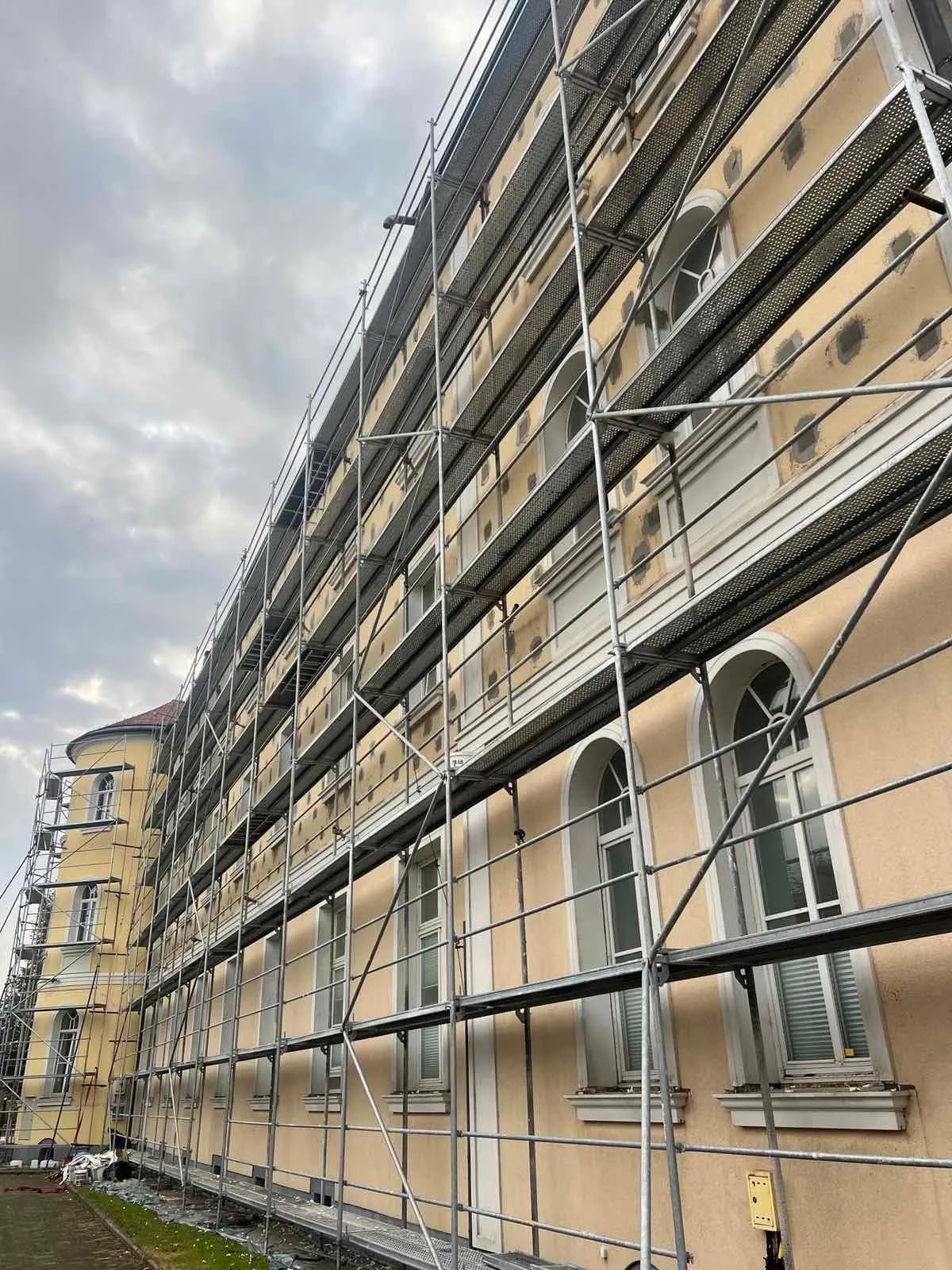 Fassadengerüst für Bauprojekt kaufen in Österreich