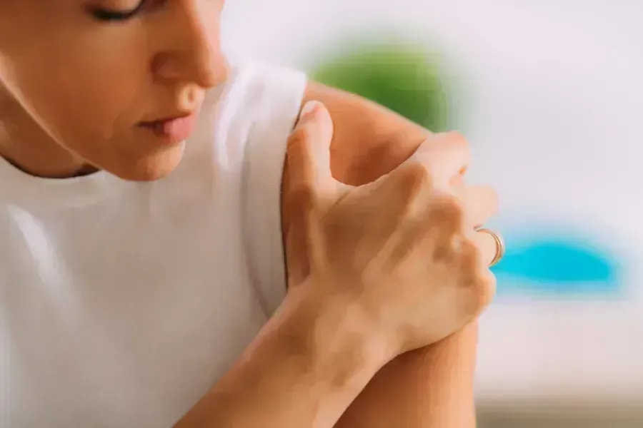 Schulterbeschwerden lindern mit Faszientherapie