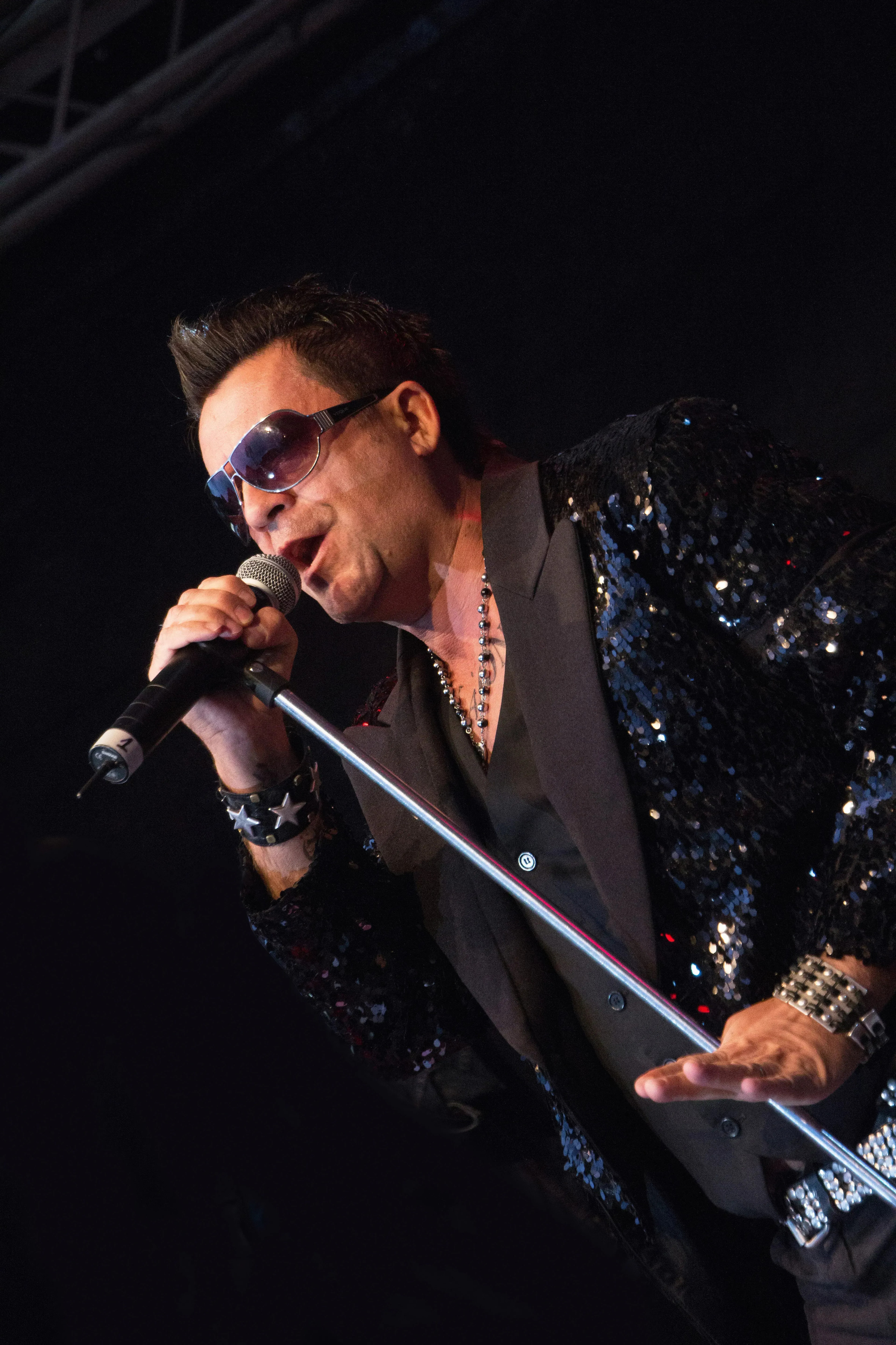 Robbie Williams Double buchen – Die ultimative Tribute Show mit Live-Feeling