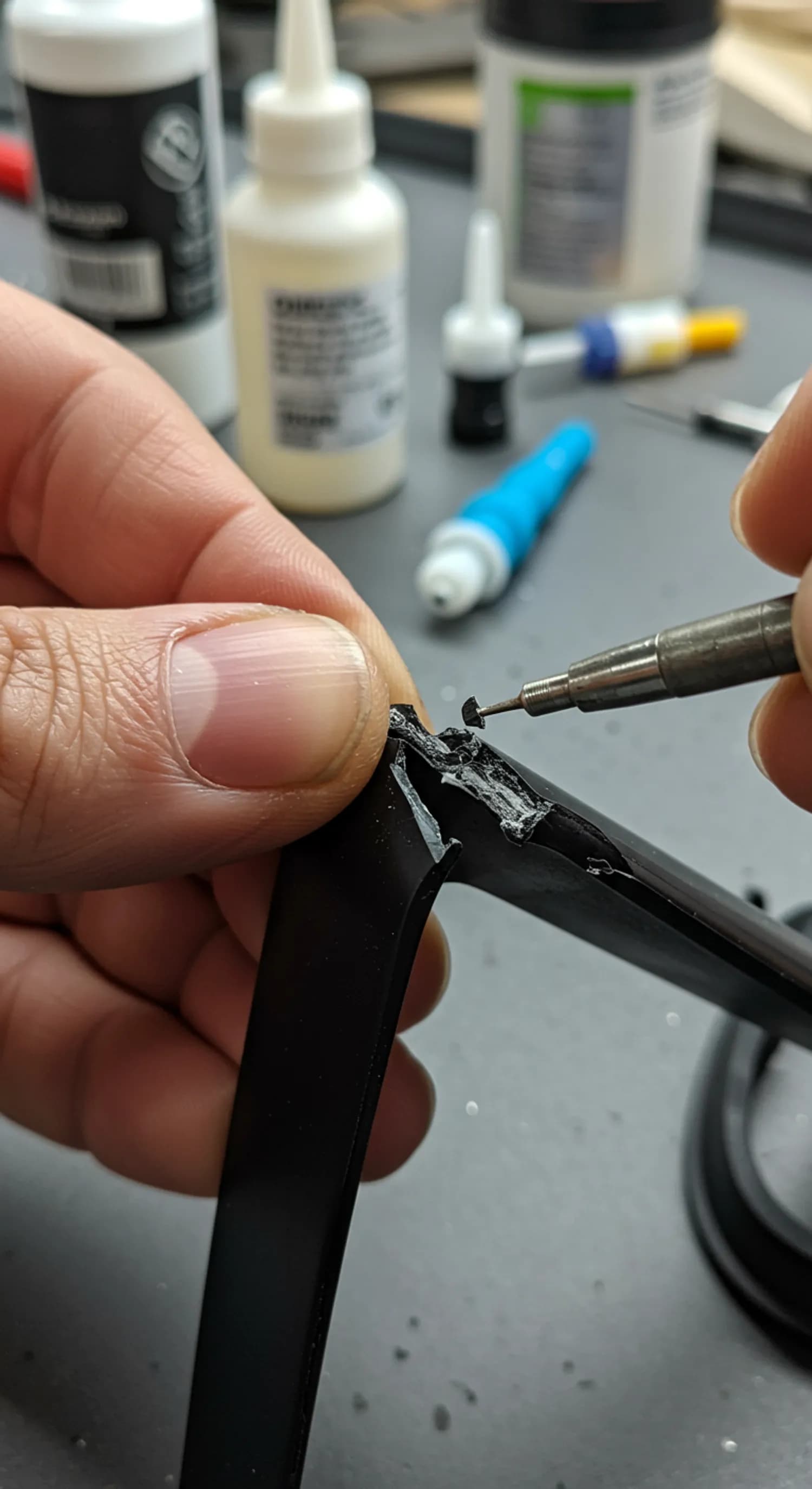 Kunststoffreparatur leicht gemacht: Welcher Kleber ist der Richtige? banner