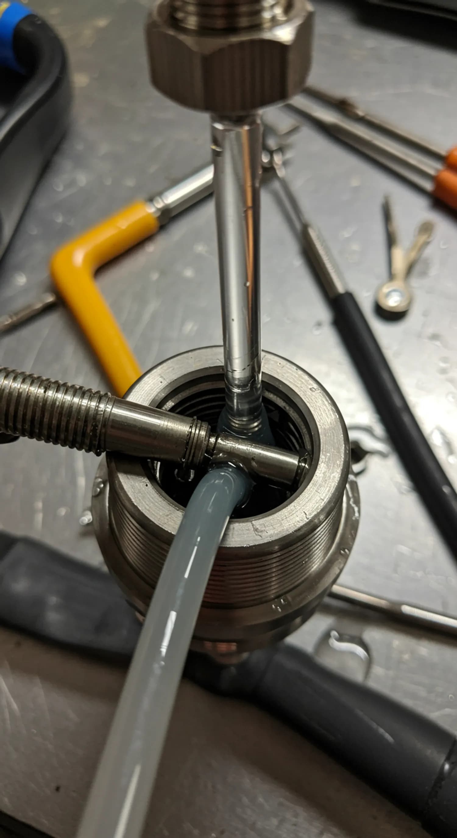 Schlauchschelle richtig einsetzen: Lecks effektiv stoppen banner